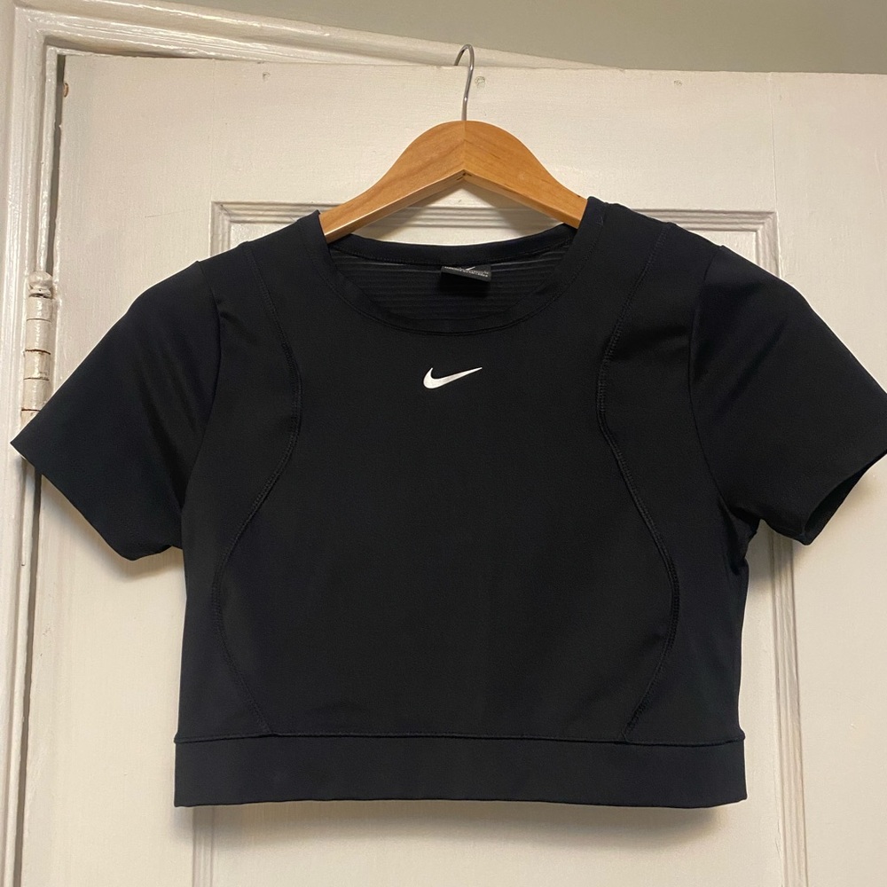 Nike Women's Black Short Sleeve Crop Top